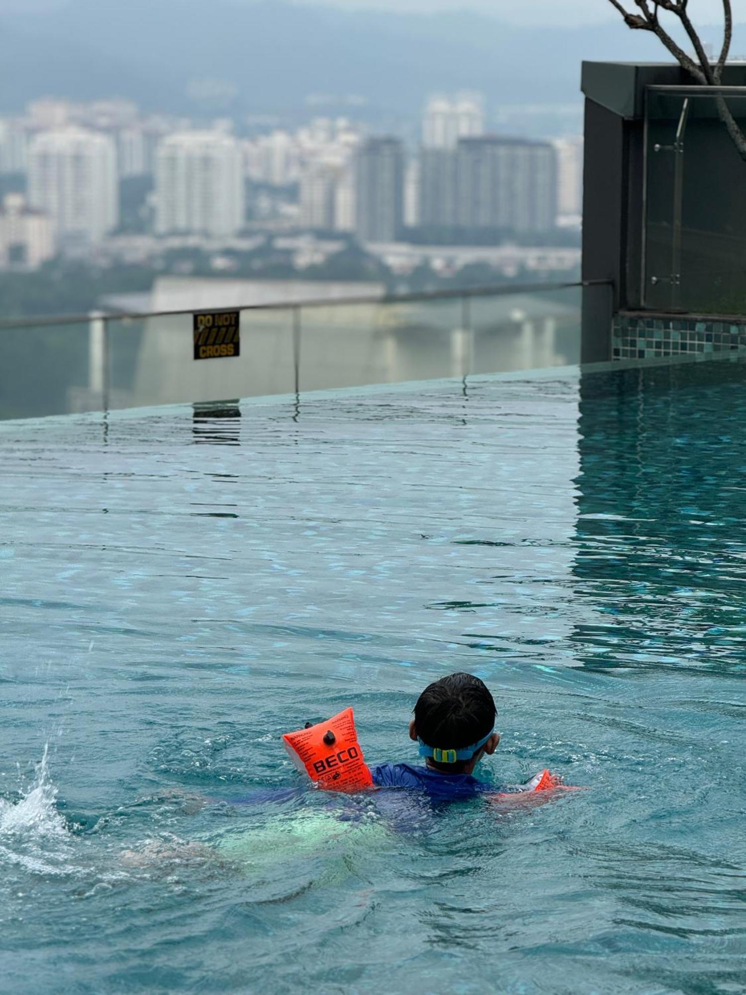 Pangsapuri Crystal At Dorsett Infinity Pool Kl